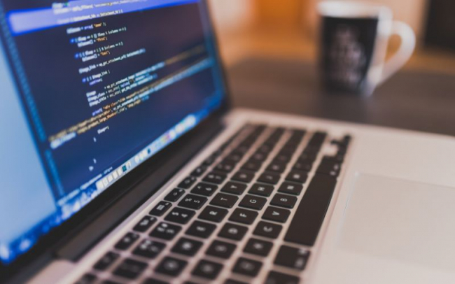 Интеграция сервисов в онлайн-образовании: Как выбрать между no-code инструментами и программистом? 